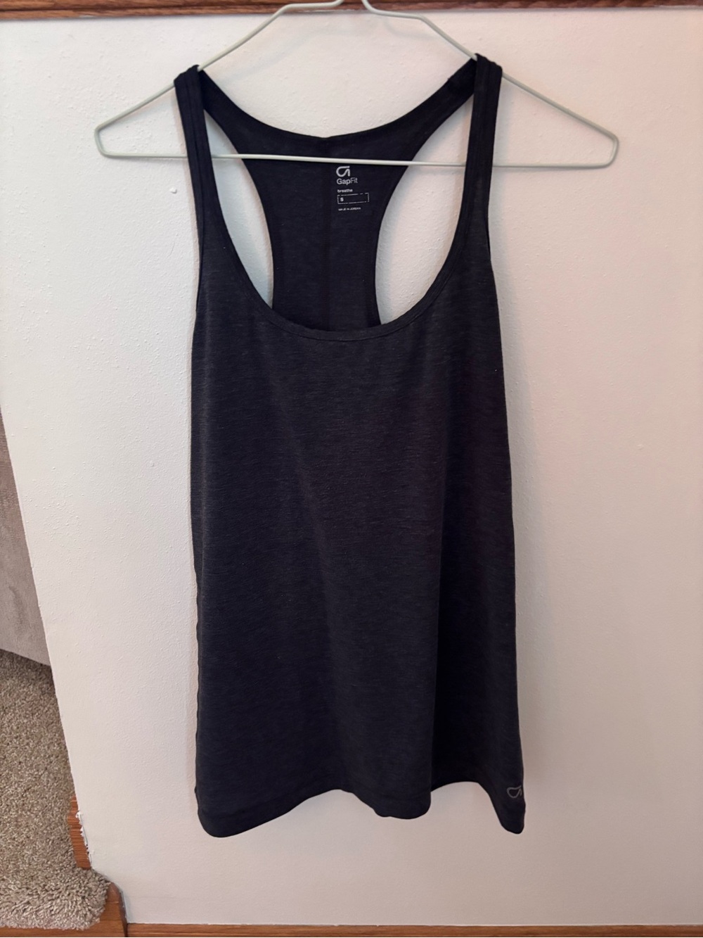 (S) Dark Grey GapFit Breathe
Racerback Tank (6 available-see other listings)